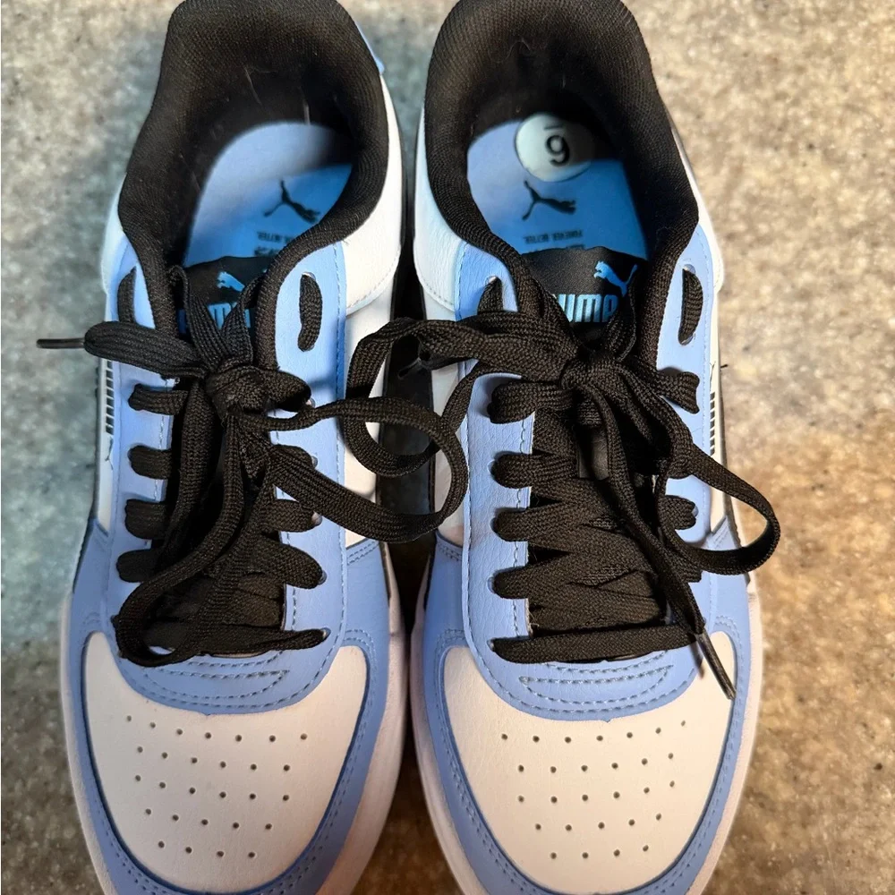Puma Light Blue and White Casual Sneakers‎ like new