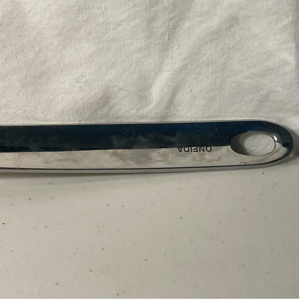 Oneida sleek durable