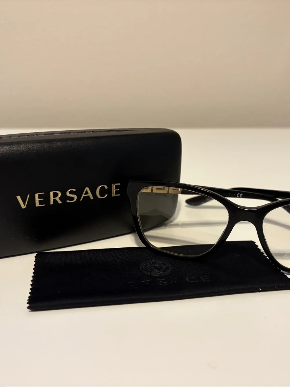 Pre-loved Versace Black and Gold Women’s Frames
