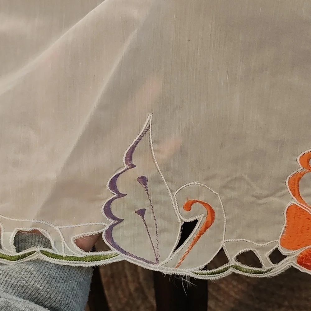 HANDMADE EMBROIDERED TABLE LINEN this vintage