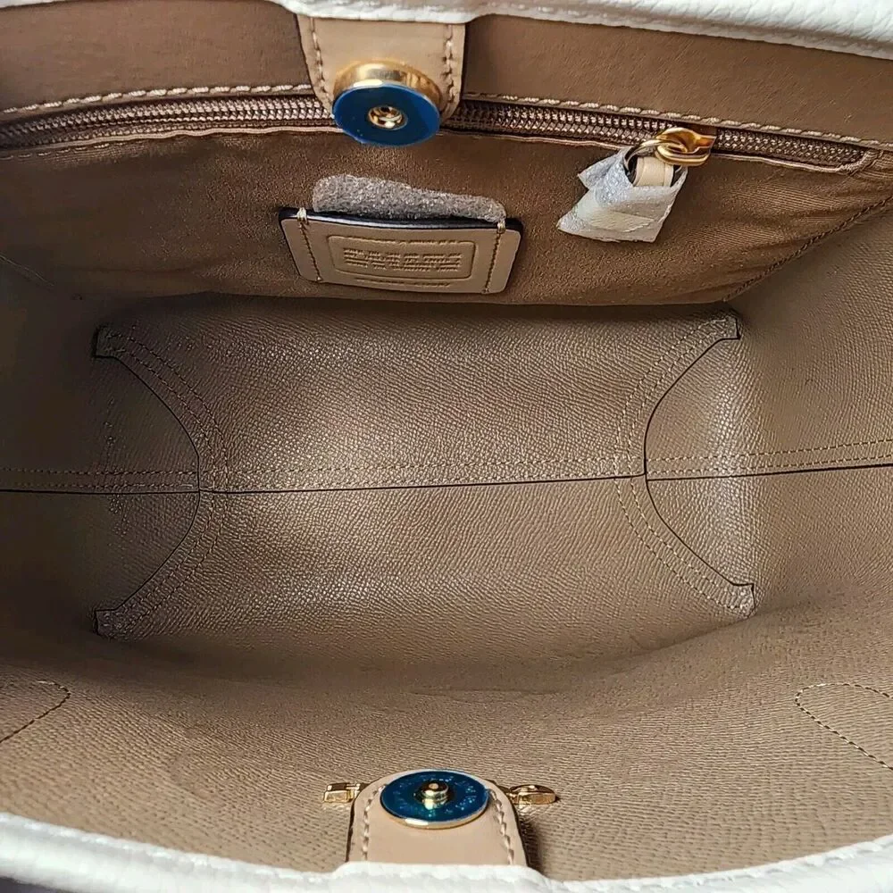 Coach actress snap kirsten
