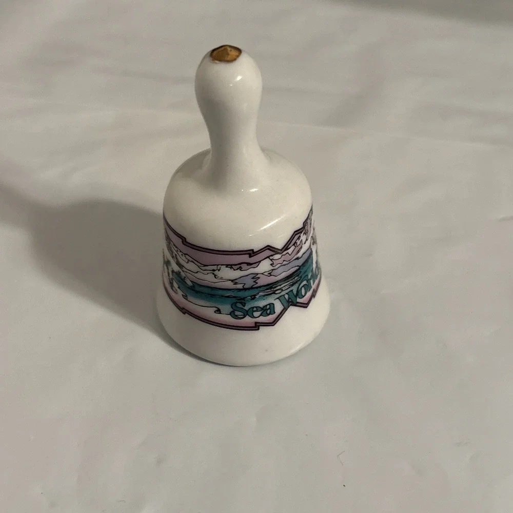 Wild Arctic Sea‎ World Polar Bear Dinner Collectible Bell Used Souvenir