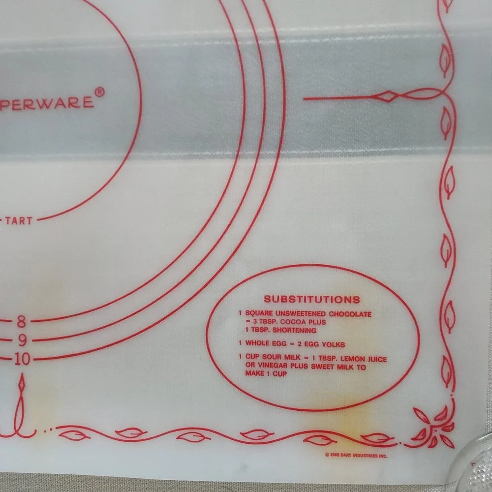 Tupperware vintage pastry