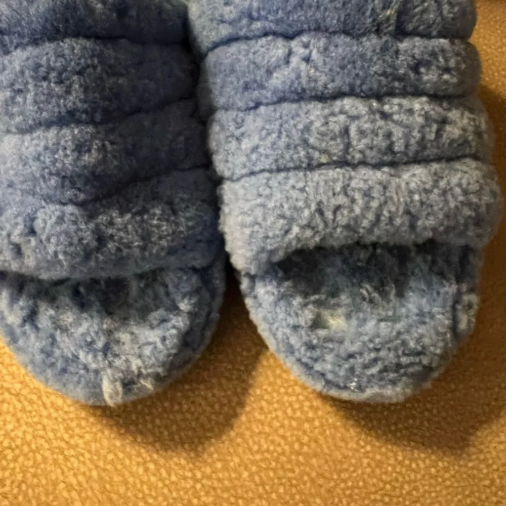 Ugg slippers girls 6