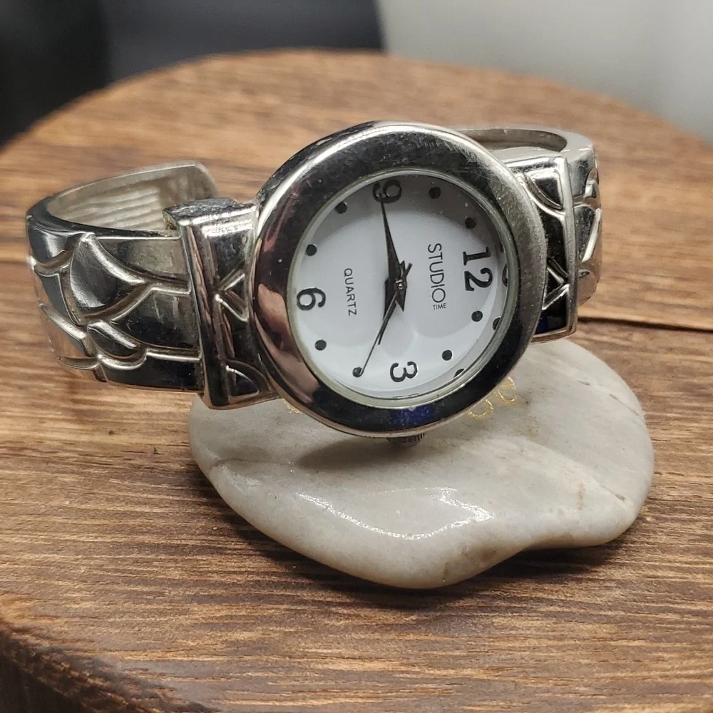 B2515 studio time rare collectible watch needs batteries‎ vintage cuff band tort