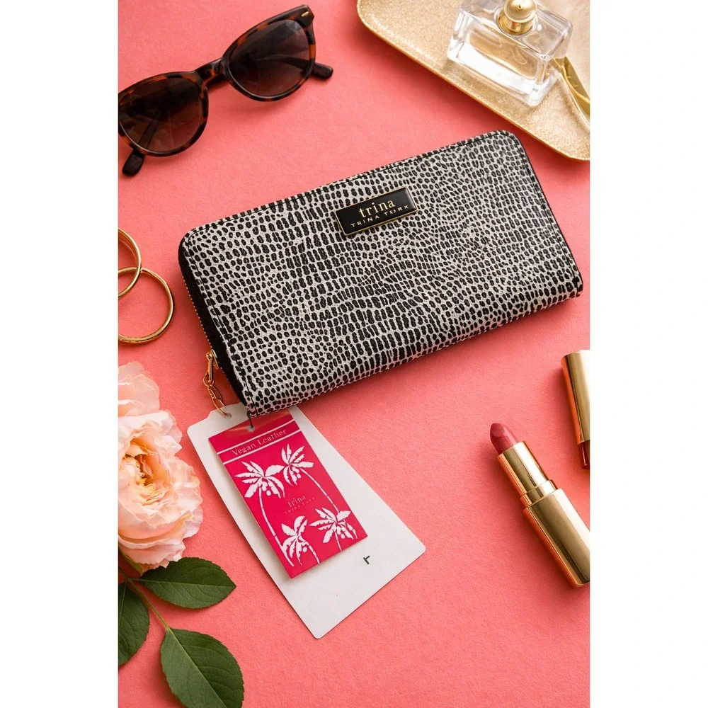 Trina Turk Large Zip Around‎ Gift Boxed Wallet Brown White Croco TTT-2021 NEW