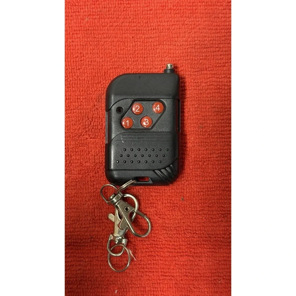 The Unbranded Brand battery clip remote