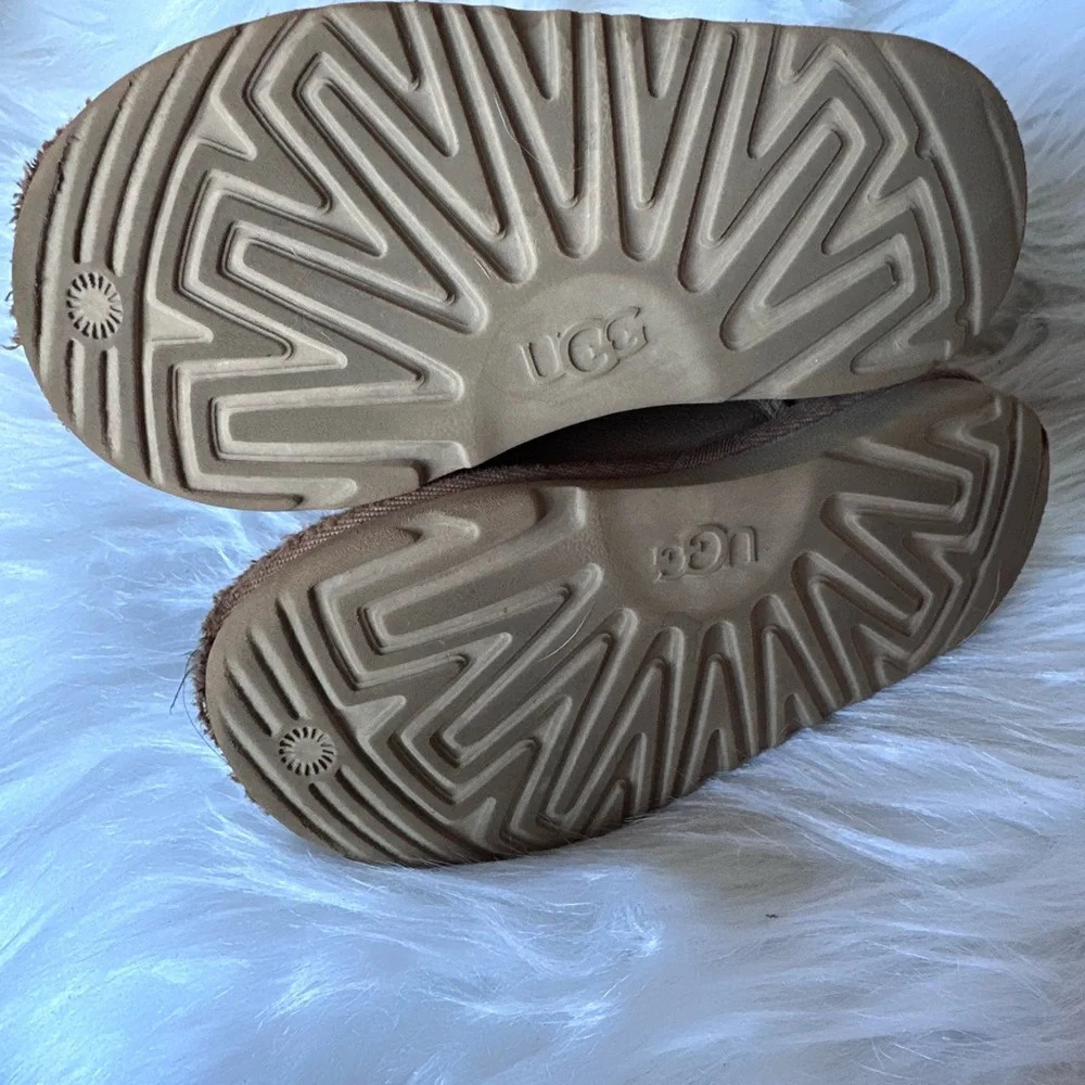 UGG Kids' Bailey Bow II Swiftie Party Chestnut Boot‎ Size 10