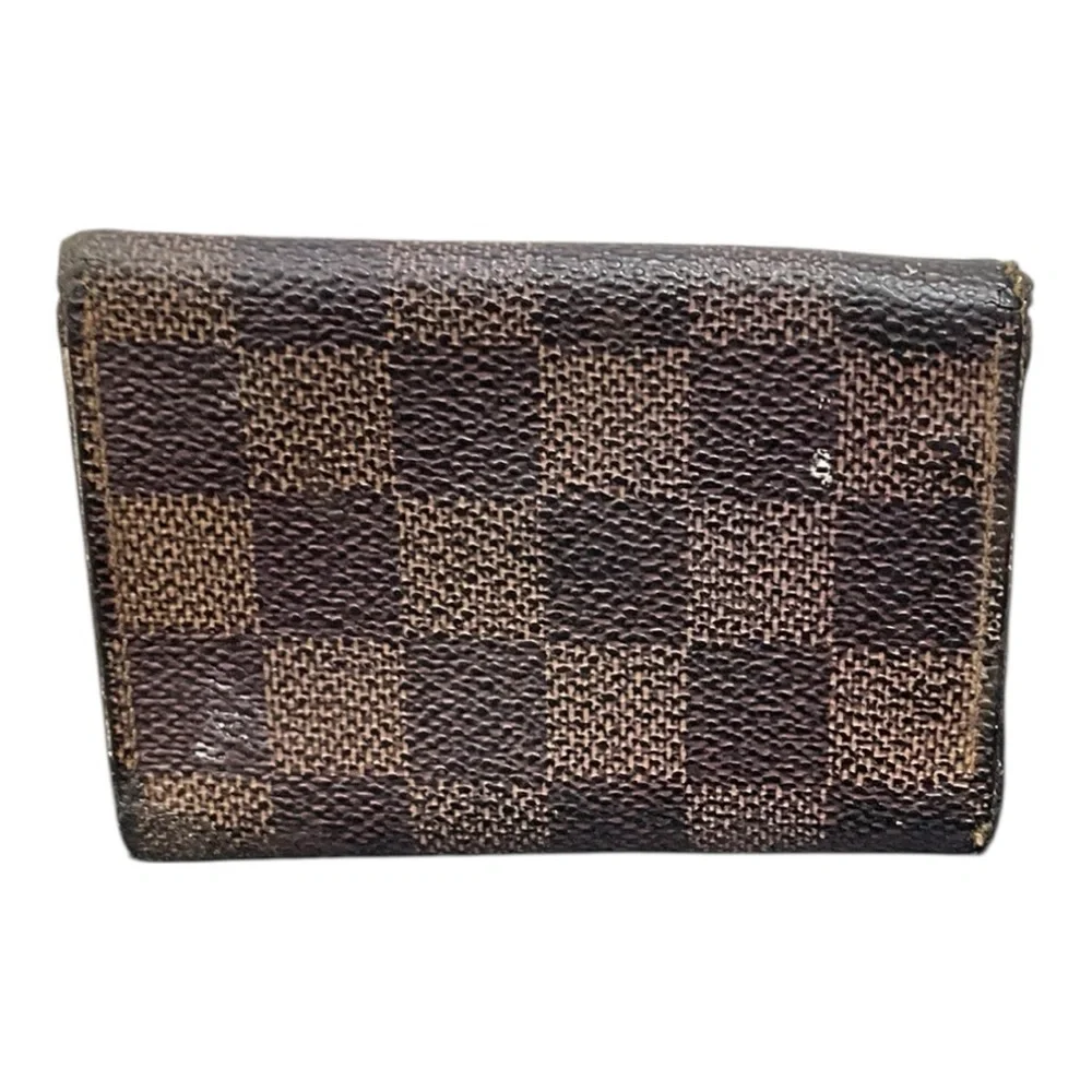 Louis Vuitton elegant brown