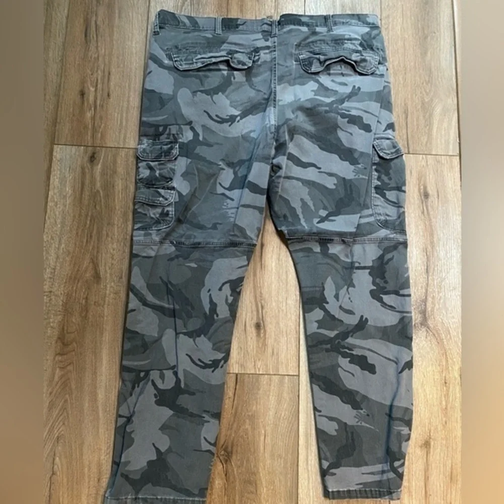 Wrangler Camo Cargo work Pants Tapered Leg Gray Regular Fit 42x30