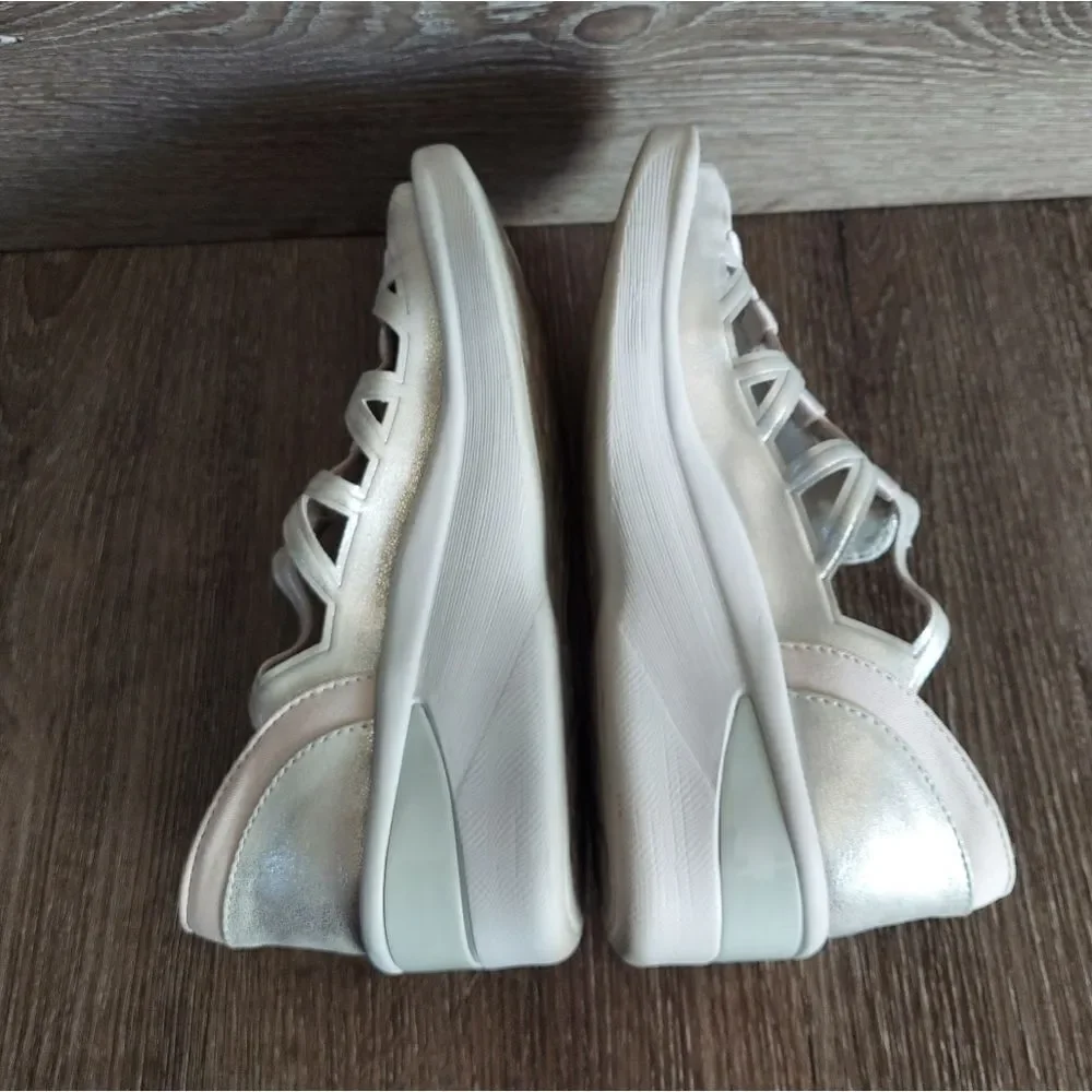 Bzees silhouette wedge
