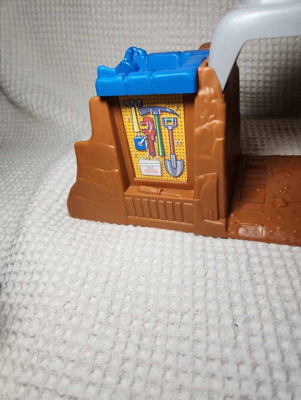 Fisher-Price Yellow Construction 2007 Playset w/ Dump Truck And Figures Working