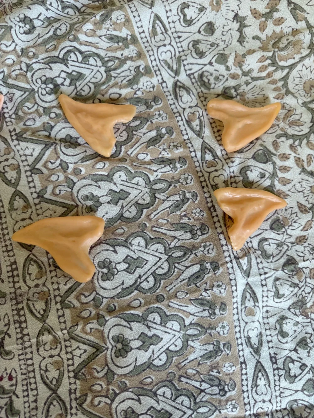N/A peach colored