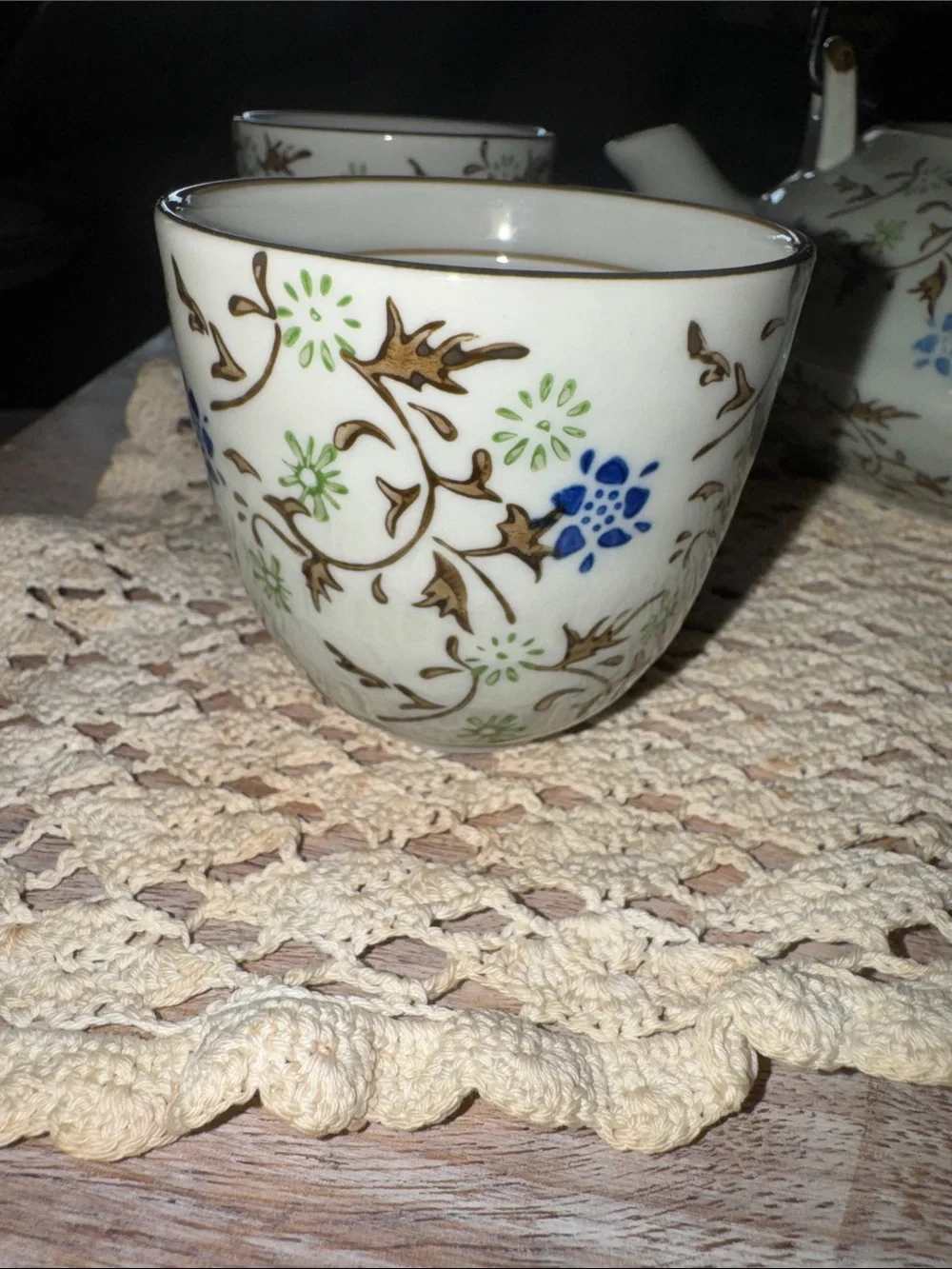 Pier 1 Japanese Import Tomoko porcelain Matching Teapot and bowls