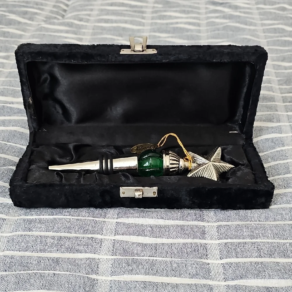 VTG Katherine's Collection Silver Star & Green Jeweled Glass Bead Wine Stopper