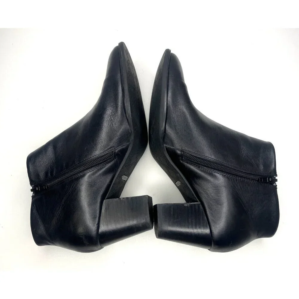 Vionic Georgia Orthaheel Studded Black Leather Ankle Boots Size 9 Booties