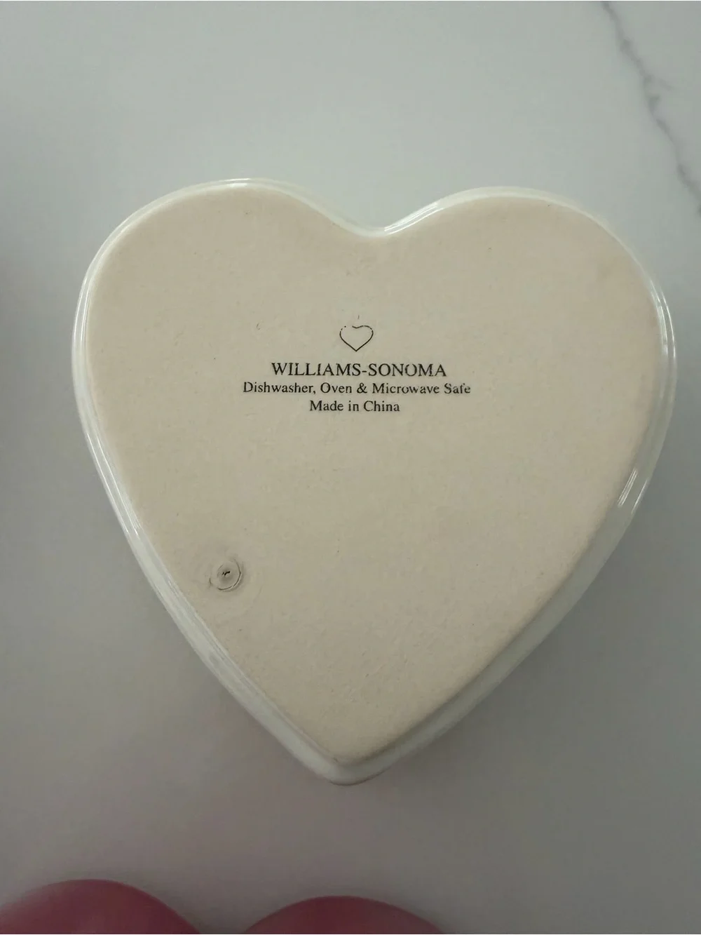 Williams Sonoma Set of 4 Scalloped Heart Dessert Bowls Ramekins New not used.