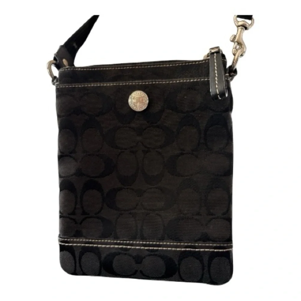 Coach classic signature