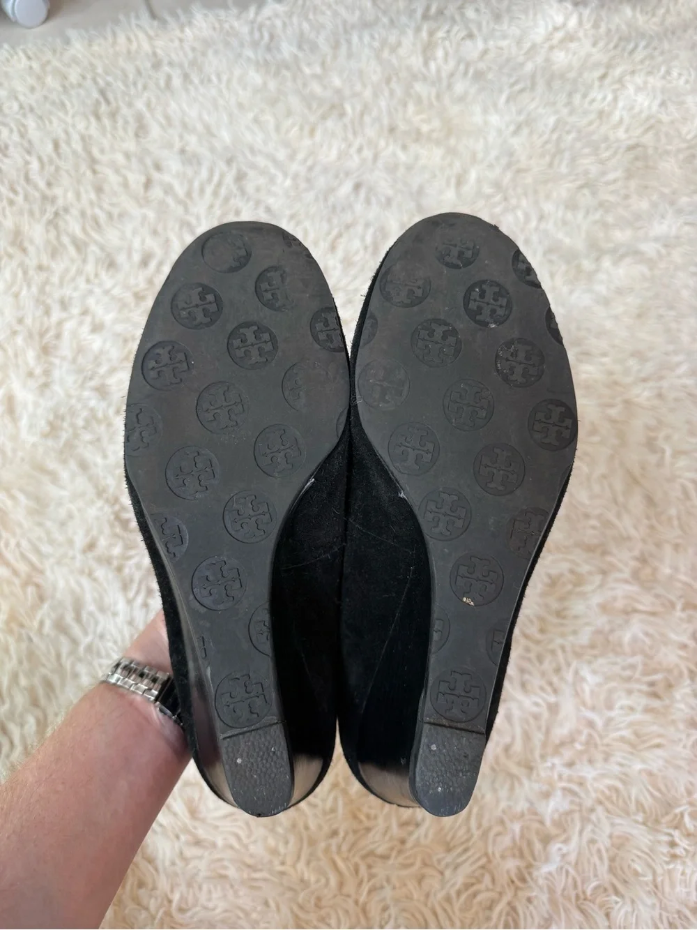 Tory Burch Sally Black Velvet Wedge Pumps Logo Toe Shoes Womens 8.5M