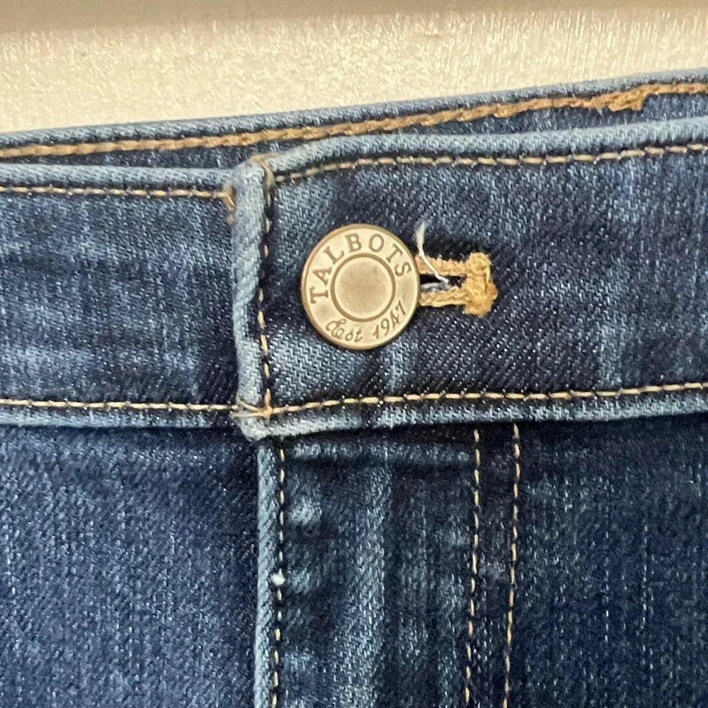 Talbots Jeans, Straight Crop 24” Inseam, Sz 4, distressed markings on front.