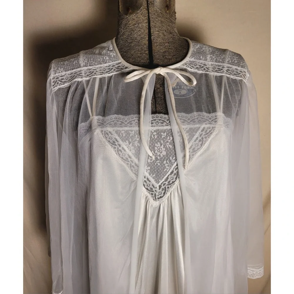 Gilead vintage nightgown
