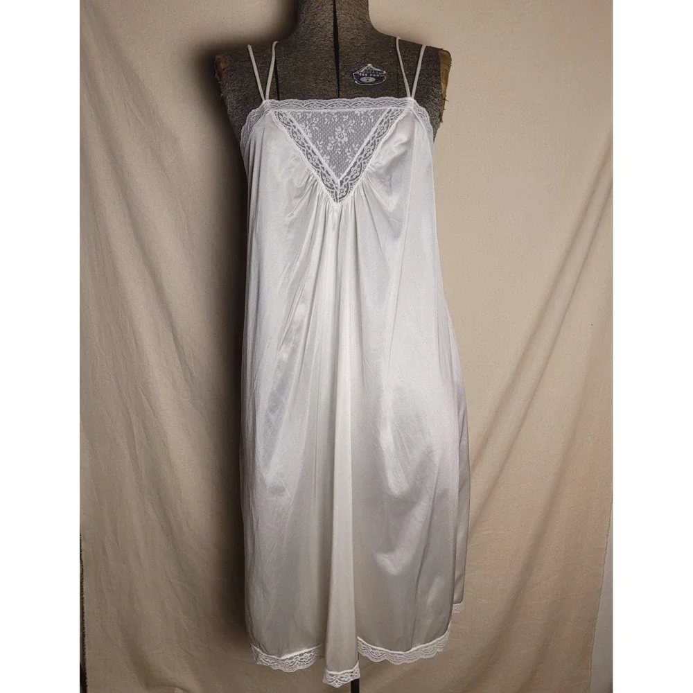 Gilead vintage nightgown