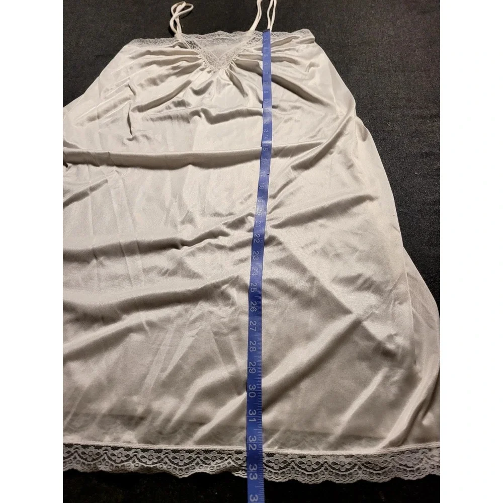 Gilead vintage nightgown