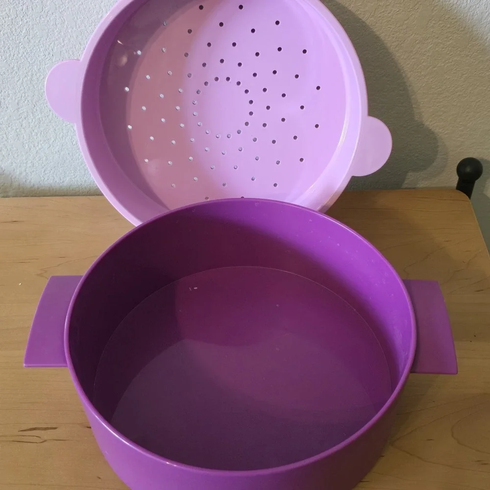 Tupperware piece microwave