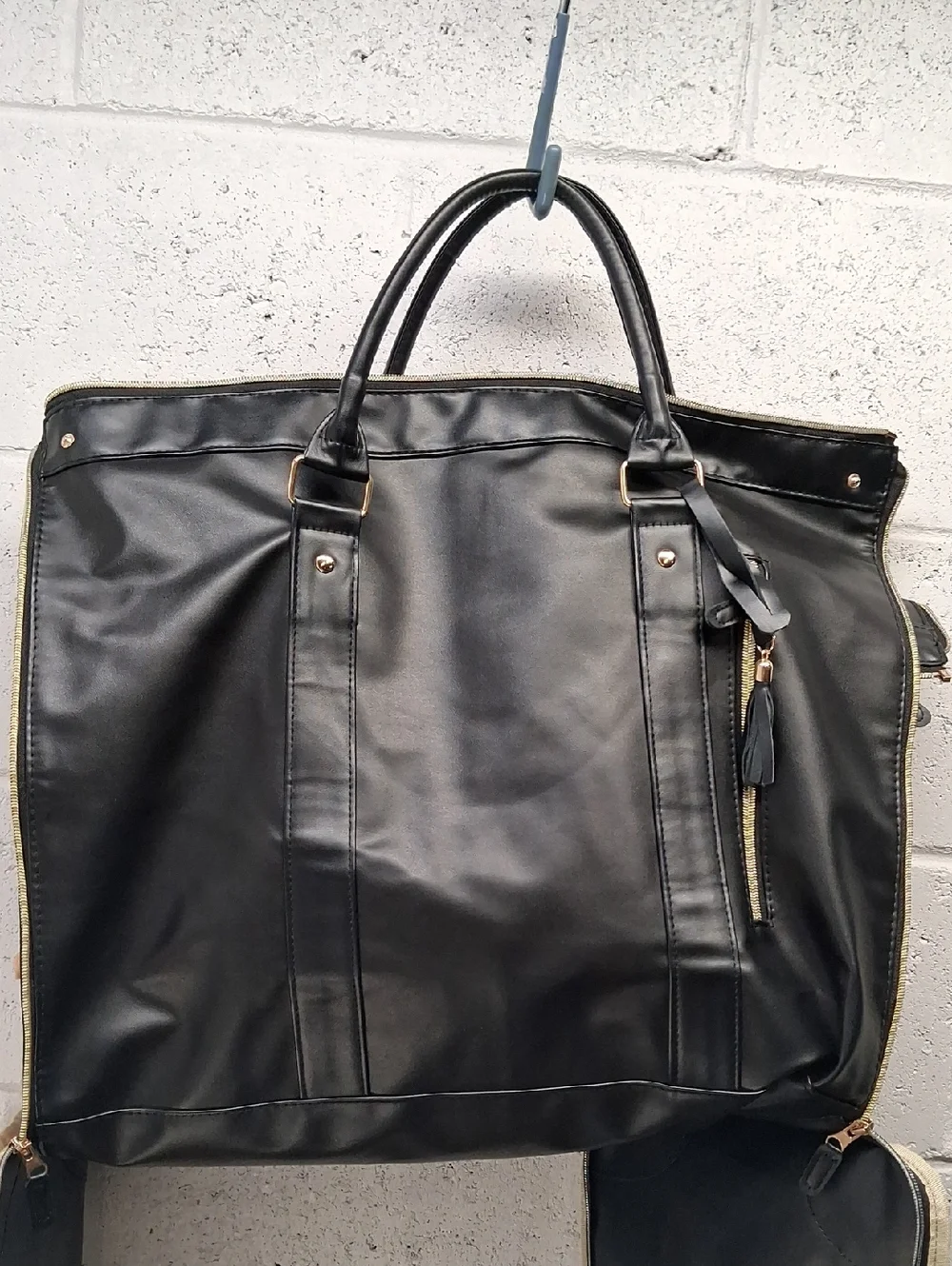 N/A spacious black