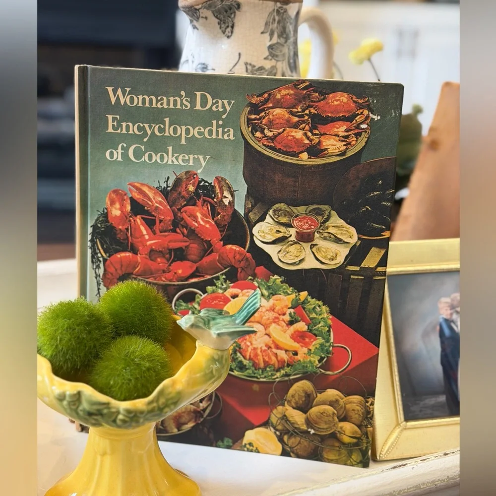 Woman's Day 1979 Encyclopedia of Cookery Cookbook. Volume 2. Vintage. 11”x9”