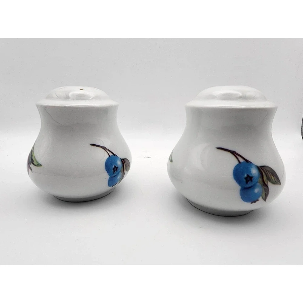 Vintage Ceramic Salt And‎ Pepper Shakers Hand Painted Blueberries Blooms China