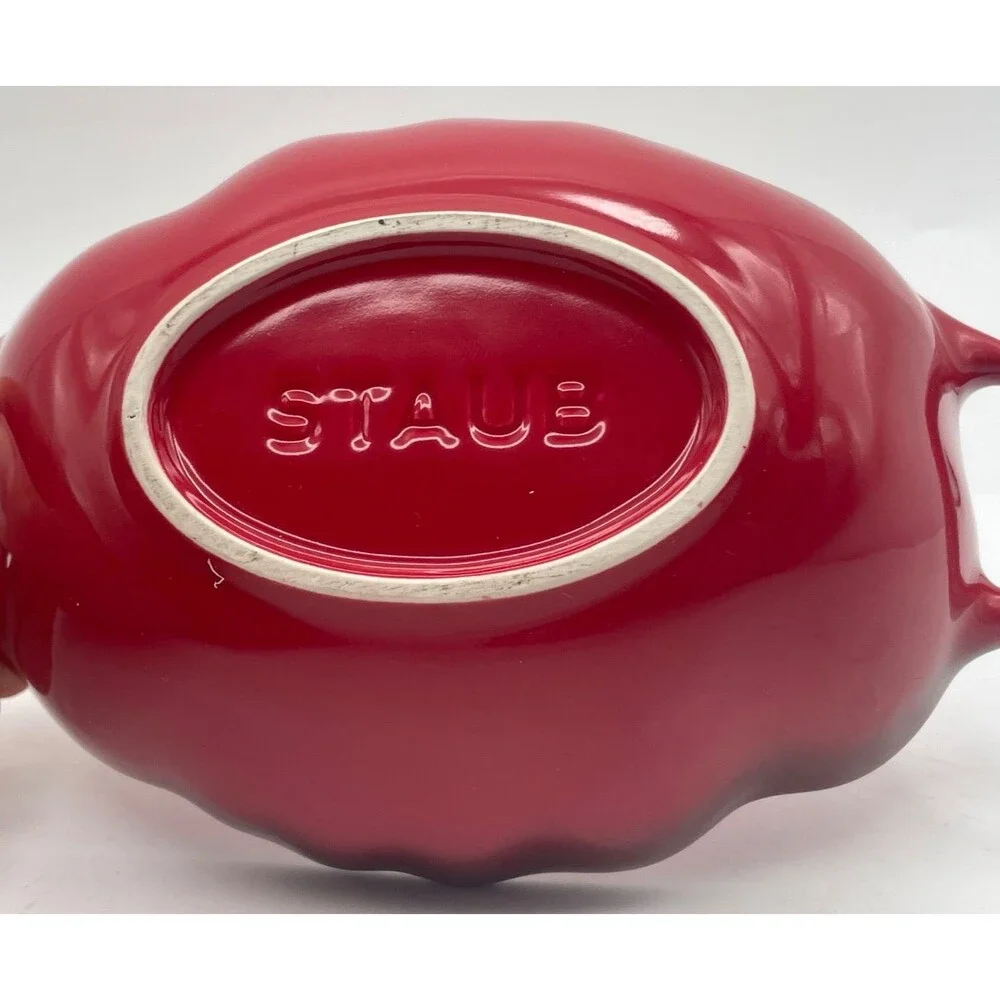 Staub petite tomato