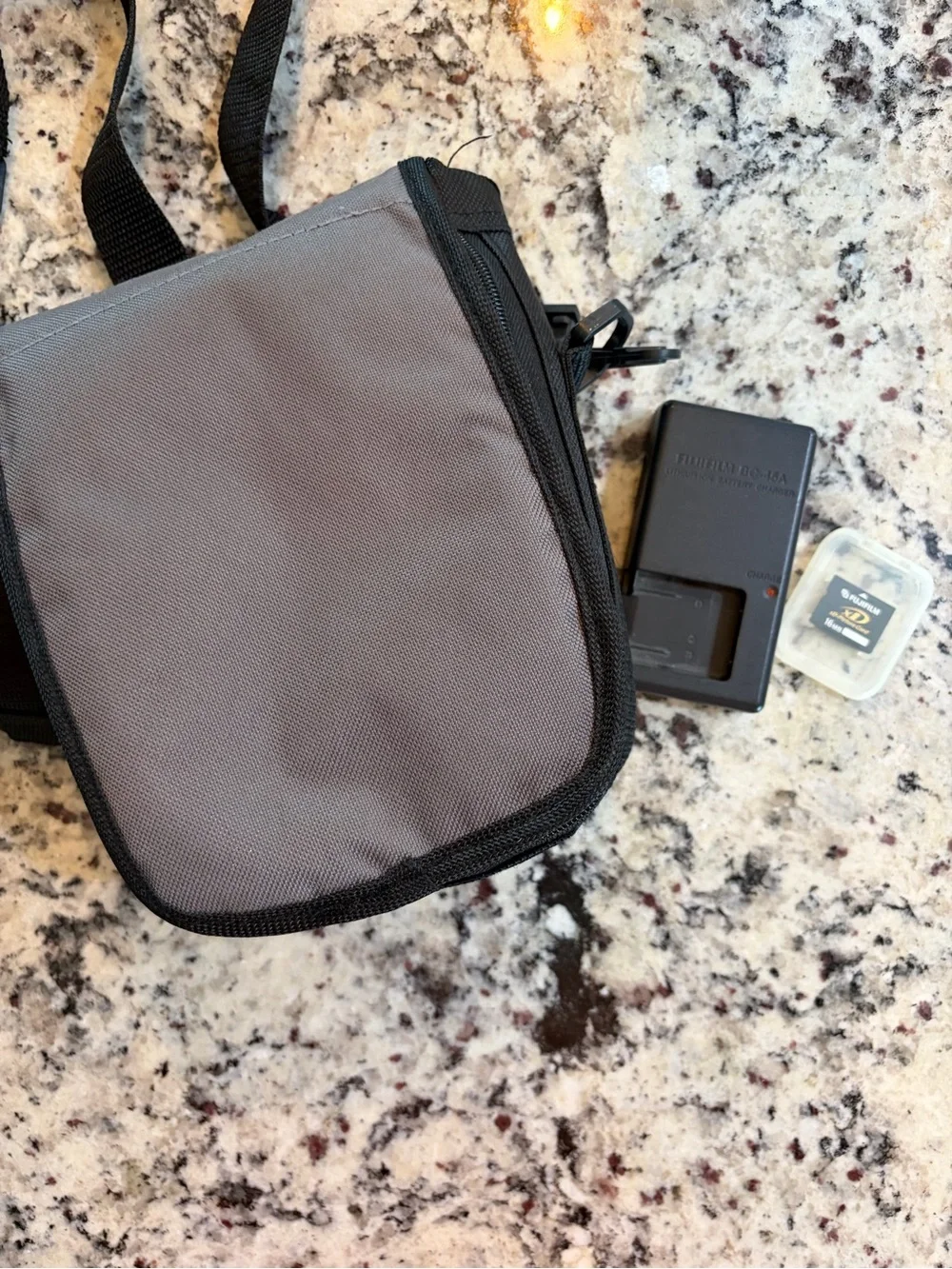 Fujifilm compact shoulder