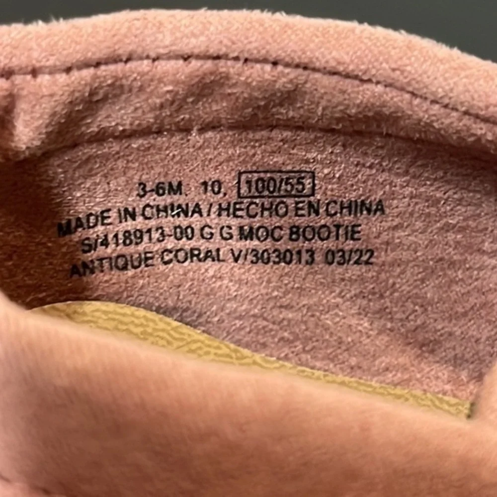 Old Navy pink‎ suede baby moccasins size 3-6 months
