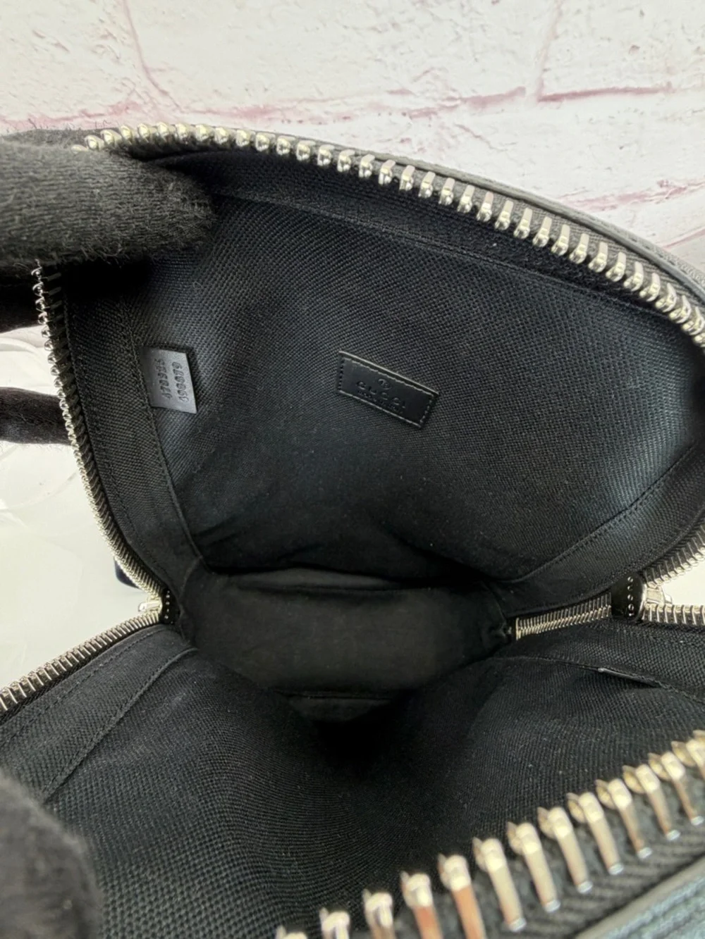 Authentic Gucci Men’s Web Supreme Gg Black Sling Bag