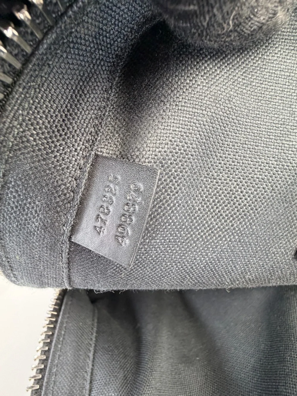 Authentic Gucci Men’s Web Supreme Gg Black Sling Bag