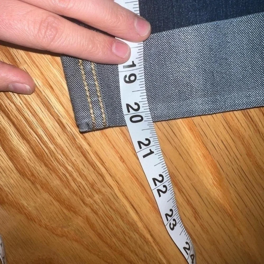 Navy blue cropped NY&C sits at lower waist curvy skinny  crop cuffed jeans 0