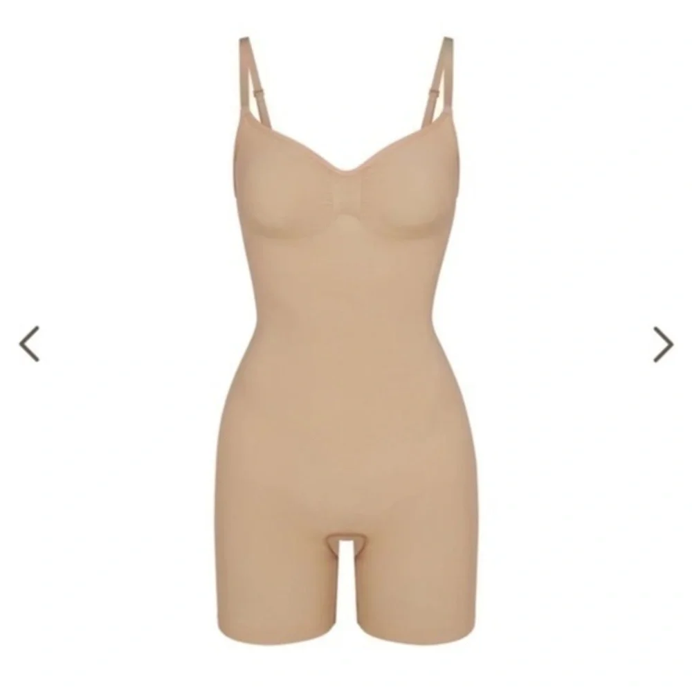 SKIMS SEAMLESS SCUPLT MID THIGH BODYSUIT CLAY BEIGE SMALL NEW WIT