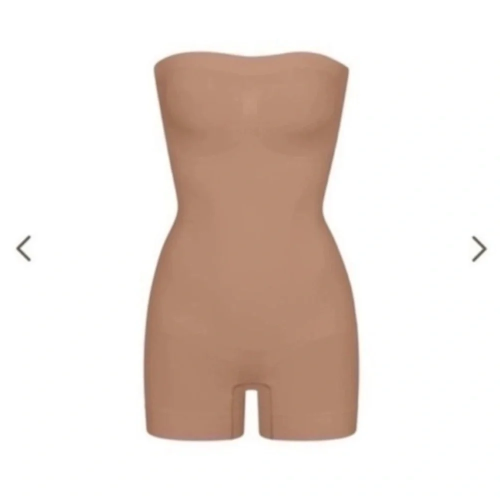 SKIMS SEAMLESS SCULPT STRAPLESS SHORTIE BODYSUIT SIENNA BEIGE SMALL