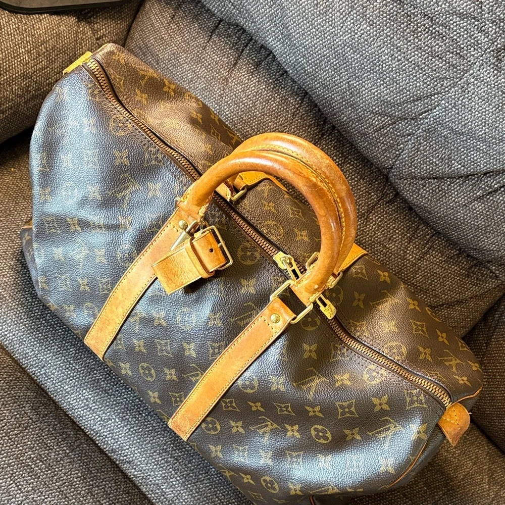 Louis Vuitton iconic lv