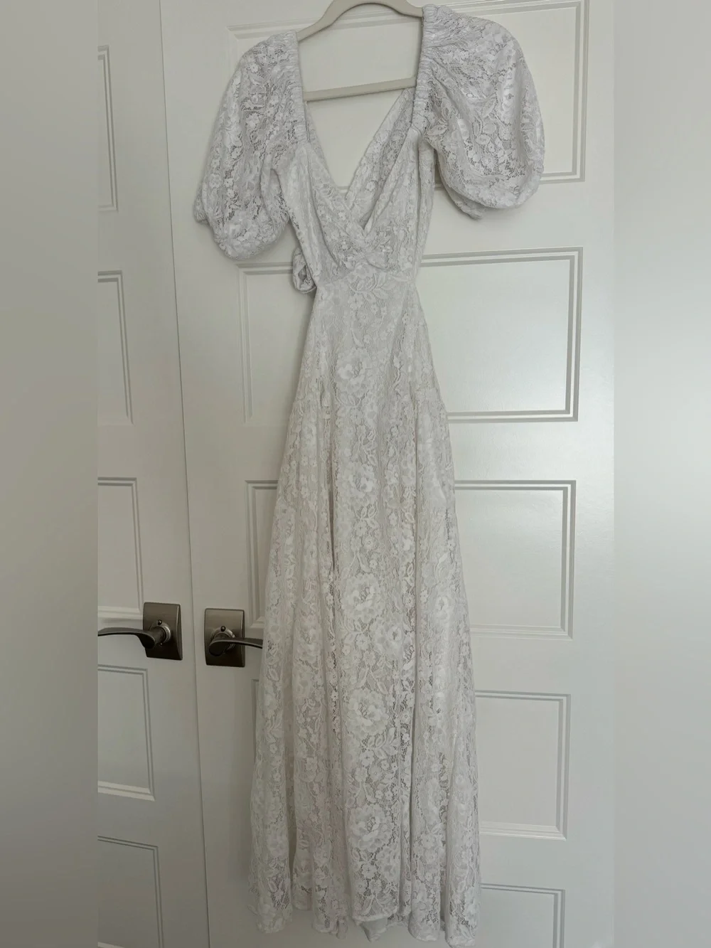 Abercrombie & Fitch White Lace Drama Puff Sleeve Cutout Maxi Dress- Medium Pet.