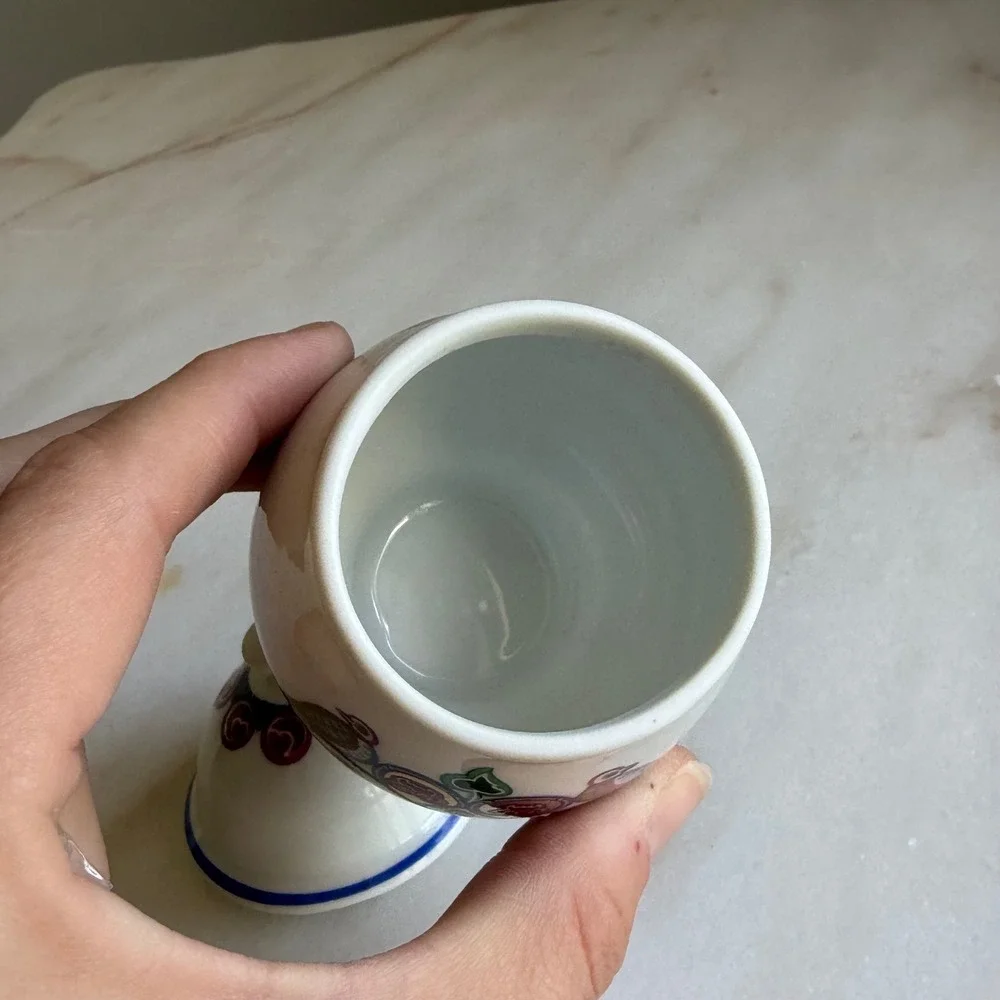Elizabeth Arden piece exclusively porcelain