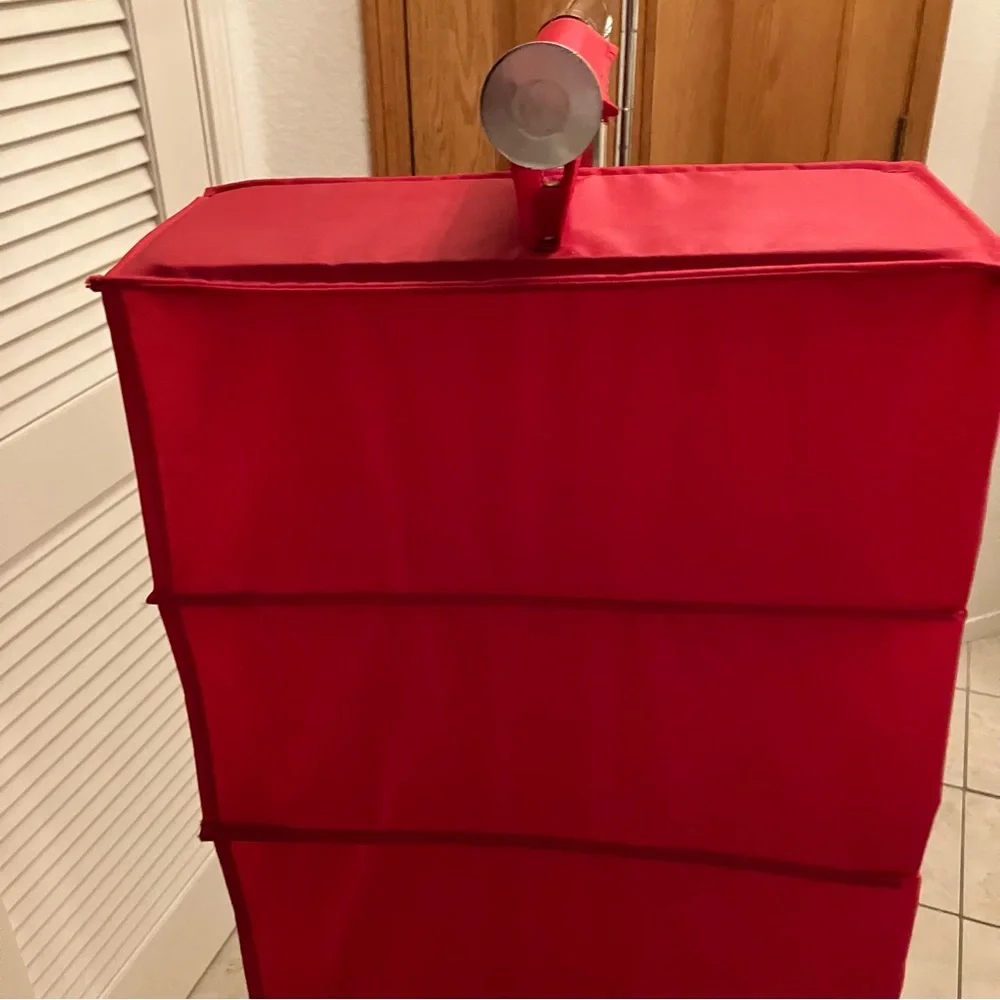 Vintage red collapsible