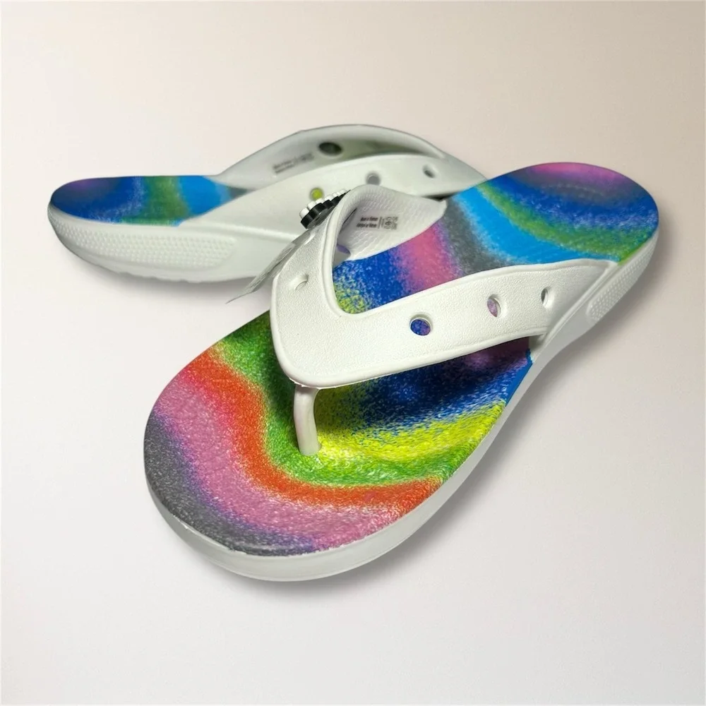 NWT Crocs Classic Flip Rainbow White Spray Tie Dye Sandals Men's 6 Beach Travel