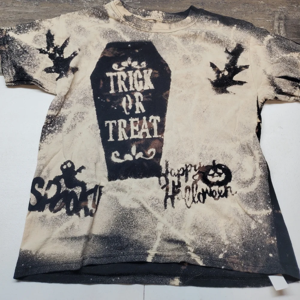 Halloween‎ T- Shirt Trick Or Treat Youth Small Scary Fall Clothes Nwot