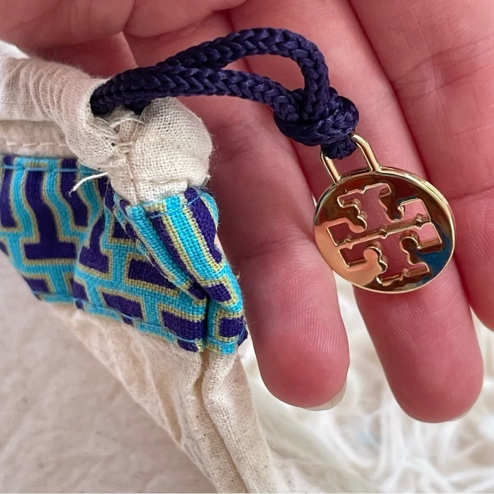 Tory Burch excellent