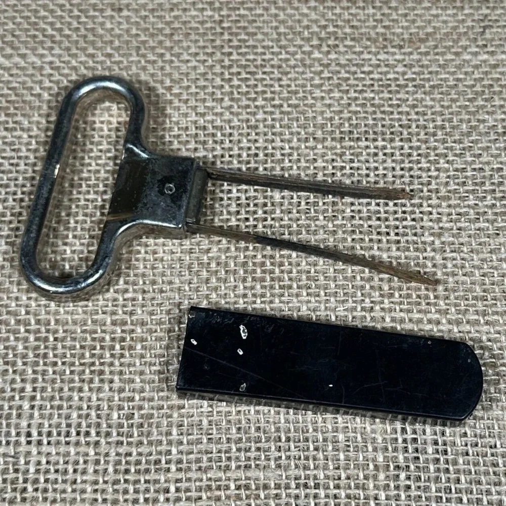 Inglenook Napa Valley CA Wine Opener 2 Prong Cork Puller‎ + Advertising Case