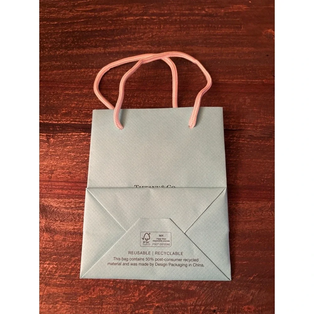 TIFFANY & Co. 5