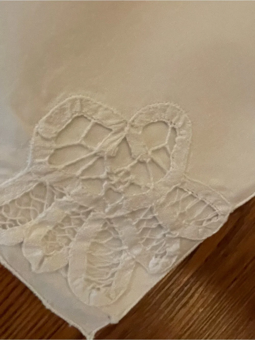 Set Of 8 Vintage Battenburg Lace Napkins Crisp White Scalloped Edges 16x16.5
