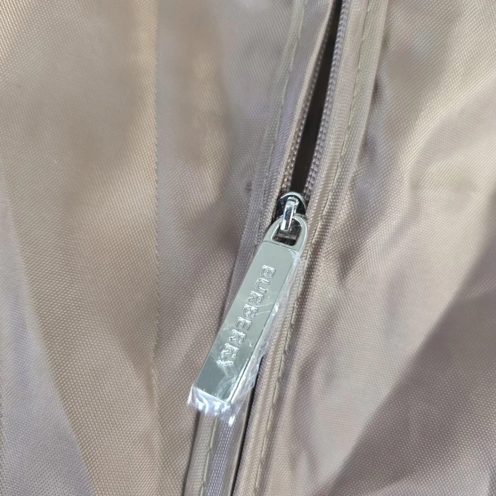 Burberry shows light